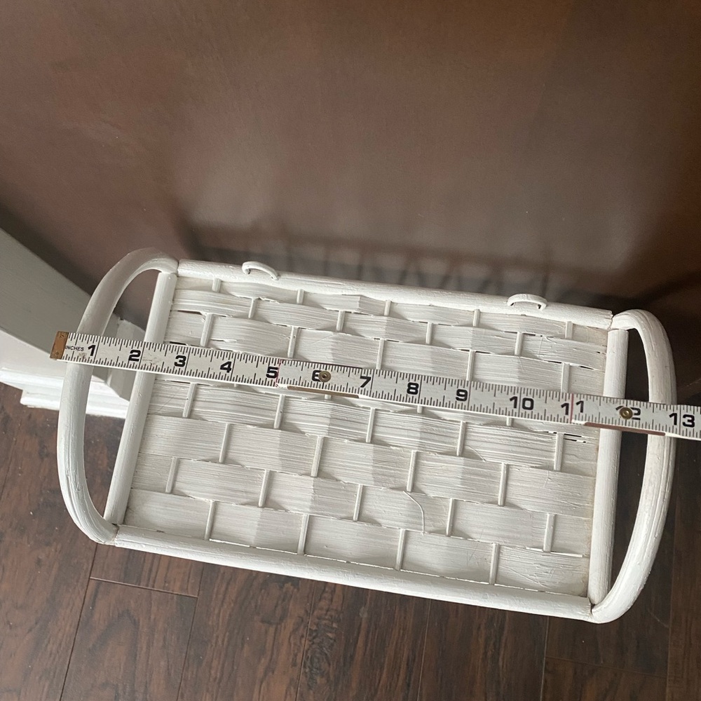 Vintage White Wicker shelf with towel rack - Picture 6 of 6